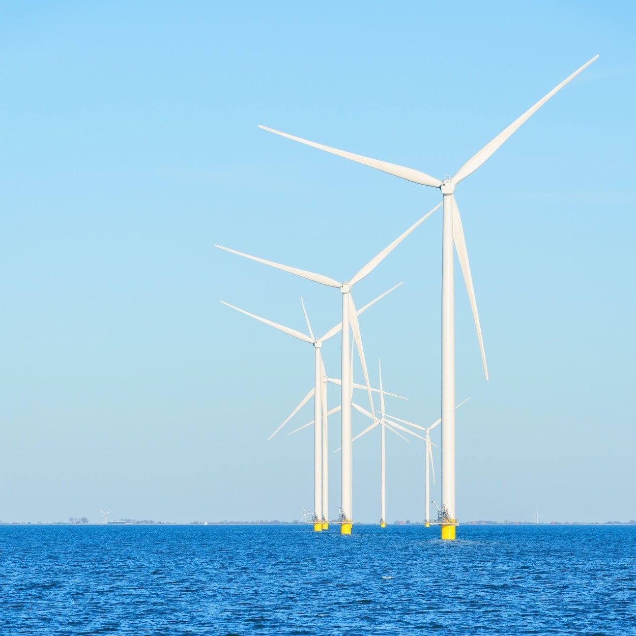 Understanding the Difference Between Onshore and Offshore Wind Turbines